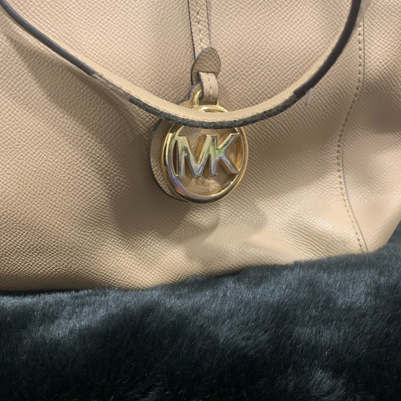 Authentic Michael kors handbag - Picture 2 of 6